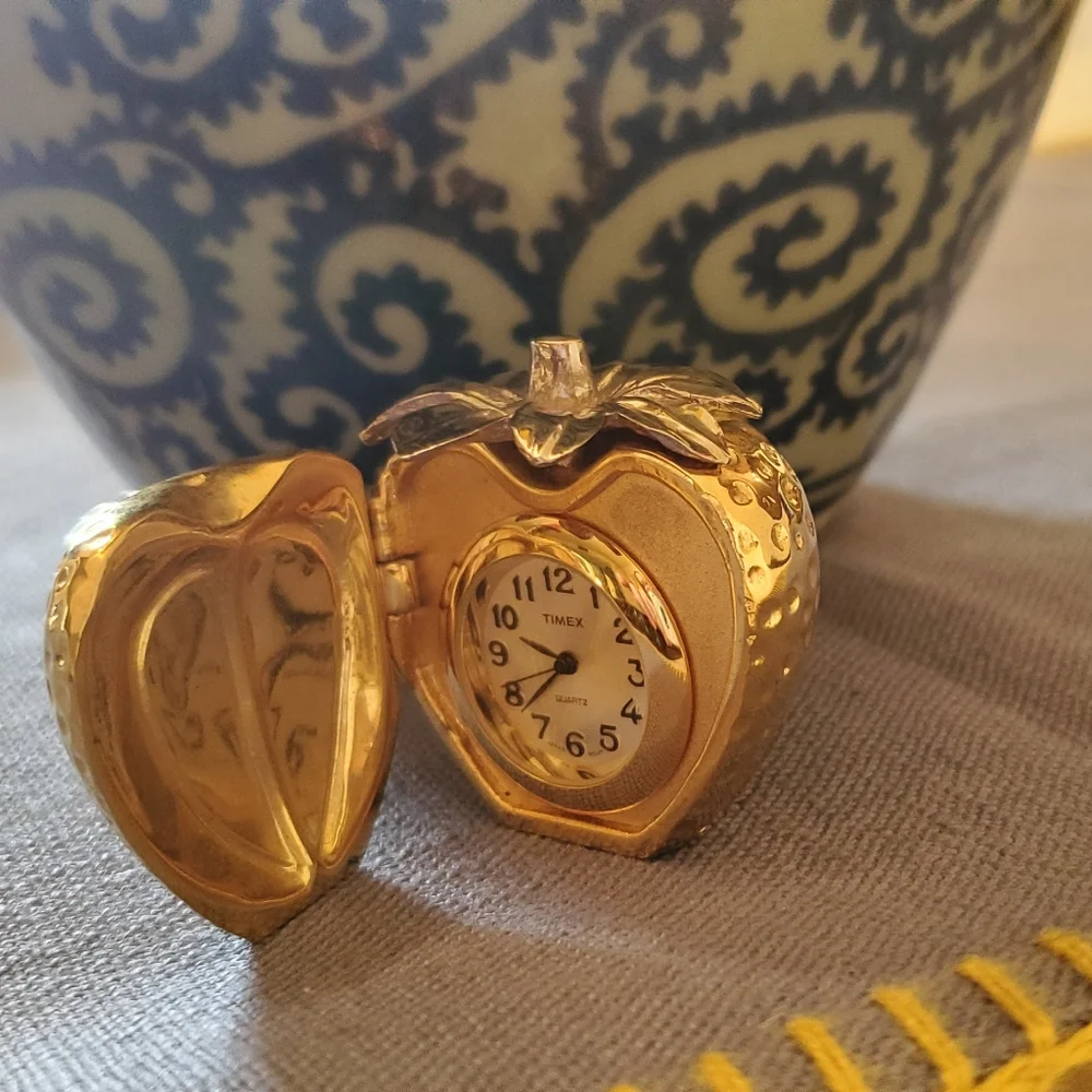 🍓Timex collectible mini golden strawberry
